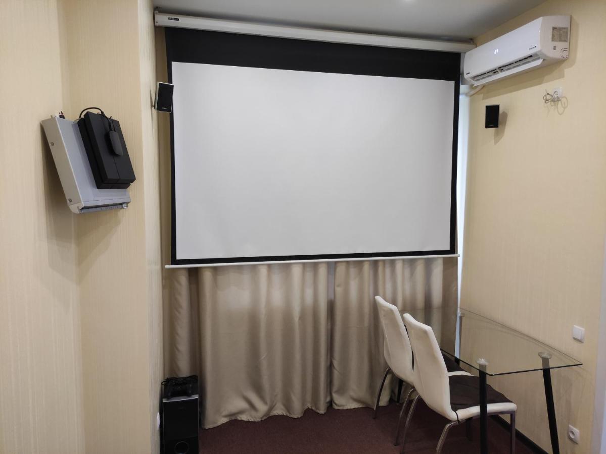 Small Room With Big Cinema Kharkiv Exterior photo